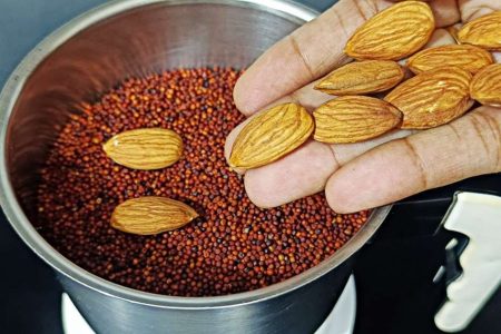 റാഗിയും ബദാമും രാവിലെ ഇങ്ങനെ കഴിക്കൂ! സൗന്ദര്യവും നിറവും വർധിക്കും; മുഖത്തെ ചുളിവുകൾ മാറി ചർമ്മം തിളങ്ങും!! | Ragi Badam Healthy Recipe